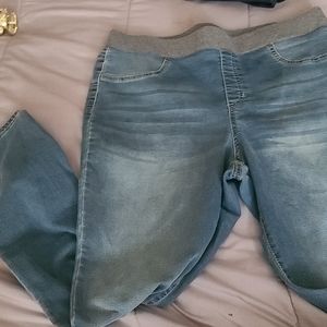Almost new jegging in size 15/17 junior